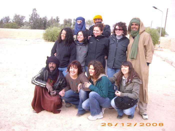 donne e touareg miamia
Parole chiave: 2cv citroen caravan petrol 2008 libia tunisia, deserto